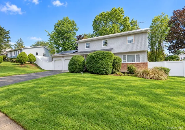 Photo 2 of Single family home for sale at 38 Waterford Dr, Babylon, NY 11798 | MLS# 1051429 | Listing updated on 2026-10-08