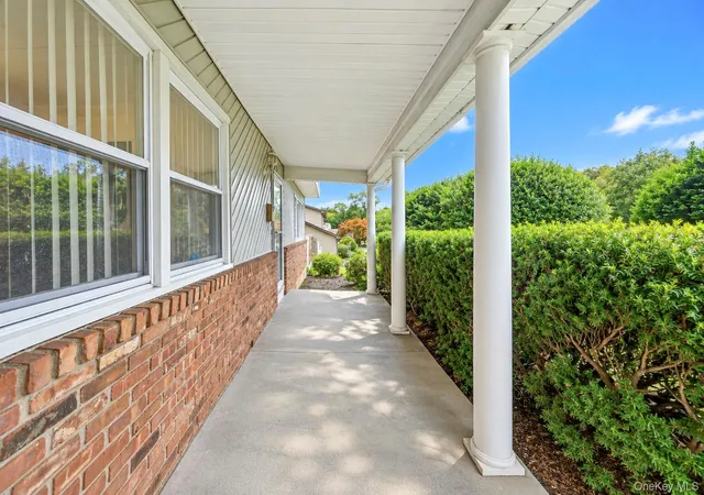 Photo 3 of Single family home for sale at 38 Waterford Dr, Babylon, NY 11798 | MLS# 1051429 | Listing updated on 2026-09-19