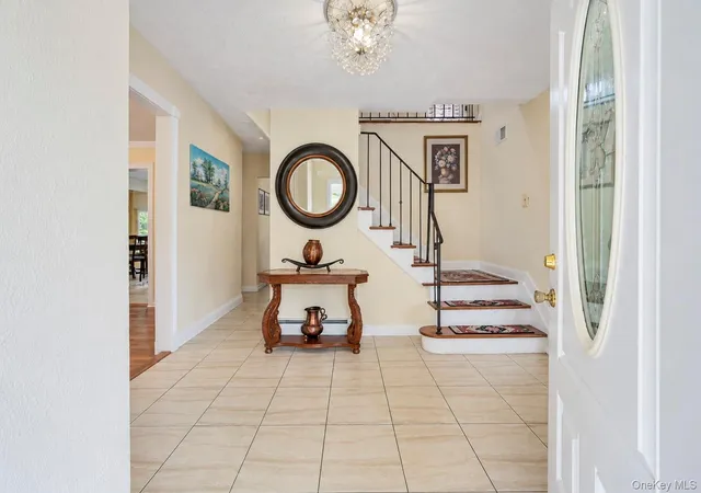 Photo 4 of Single family home for sale at 38 Waterford Dr, Babylon, NY 11798 | MLS# 1051429 | Listing updated on 2026-09-19