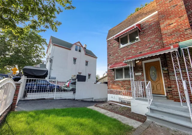 Photo 2 of Single family home for sale at 931 E 232nd Street, New York, NY 10466 | MLS# 1051431 | Listing updated on 2026-09-17