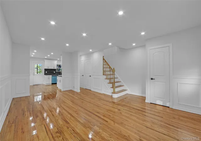 Photo 3 of Single family home for sale at 931 E 232nd Street, New York, NY 10466 | MLS# 1051431 | Listing updated on 2026-09-17