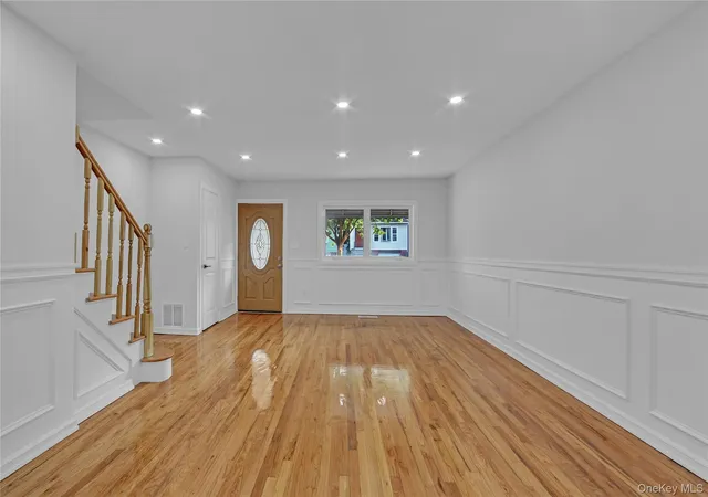 Photo 3 of Single family home for sale at 931 E 232nd Street, New York, NY 10466 | MLS# 1051431 | Listing updated on 2026-09-16