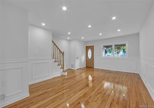 Photo 4 of Single family home for sale at 931 E 232nd Street, New York, NY 10466 | MLS# 1051431 | Listing updated on 2026-09-16
