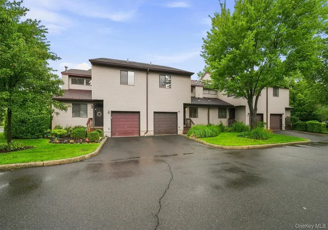 Photo 3 of Single family home for sale at 6 Ryan Ct, Clarkstown, NY 10954 | MLS# 1051447 | Listing updated on 2026-09-17