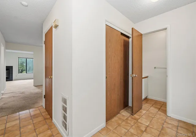 Photo 4 of Single family home for sale at 6 Ryan Ct, Clarkstown, NY 10954 | MLS# 1051447 | Listing updated on 2026-09-17