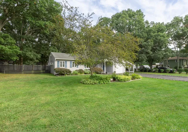 Photo 3 of Single family home for sale at 21 Aberdeen Dr, Mastic, NY 11950 | MLS# 1051490 | Listing updated on 2026-10-07
