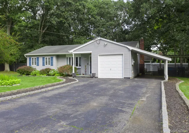 Photo 3 of Single family home for sale at 21 Aberdeen Dr, Mastic, NY 11950 | MLS# 1051490 | Listing updated on 2026-10-08