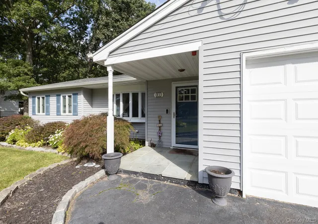 Photo 4 of Single family home for sale at 21 Aberdeen Dr, Mastic, NY 11950 | MLS# 1051490 | Listing updated on 2026-10-08