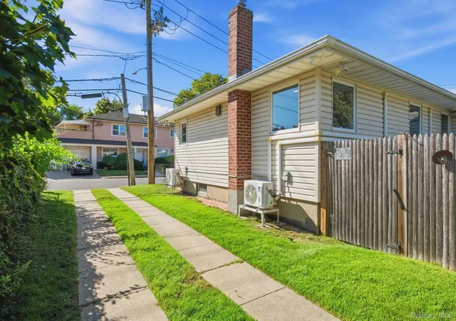 Photo 27 of Sale Pending at 90 Conklin St, Oyster Bay, NY 11735 | MLS# 1051492 | Listing updated on 2026-09-29
