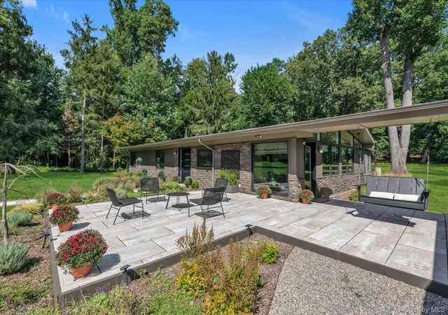 Photo 1 of Single family home for sale at 8 Meadow Ln, Huntington, NY 11743 | MLS# 1051505 | Listing updated on 2026-09-23