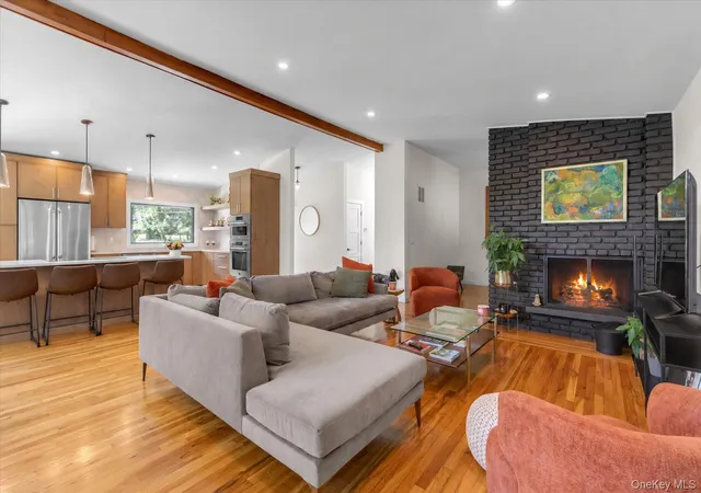Photo 4 of Single family home for sale at 8 Meadow Ln, Huntington, NY 11743 | MLS# 1051505 | Listing updated on 2026-09-23