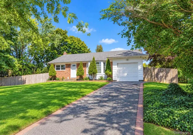 Photo 3 of Single family home for sale at 1 Azealia Ct, Huntington, NY 11725 | MLS# 1051506 | Listing updated on 2026-10-03