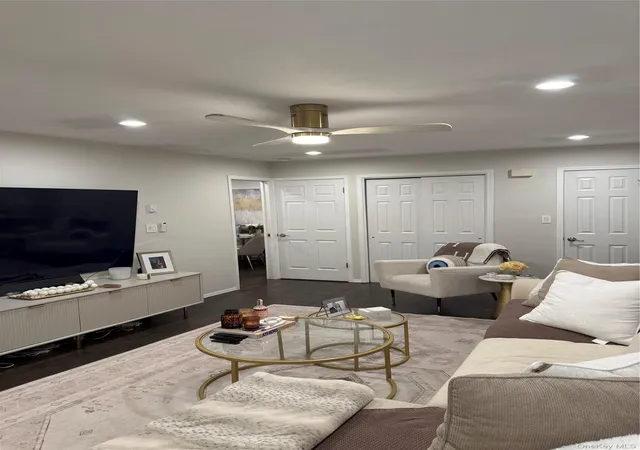 Listing Photo 5 - Condo for sale in building located at 723 Wantagh Ave, Hempstead, NY 11793