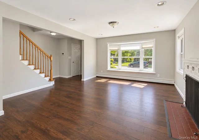 Photo 4 of Single family home for sale at 21757 77th Avenue, New York, NY 11364 | MLS# 1051536 | Listing updated on 2026-09-17