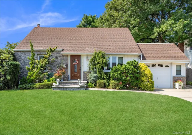 Single family home for sale at 14 Mayfair Ln, Oyster Bay, NY 11801 | MLS# 1051563