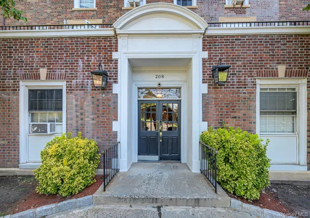 Photo 3 of Sale Pending at 208 Centre Ave #2A, New Rochelle, NY 10805 | MLS# 1051577 | Listing updated on 2026-10-08