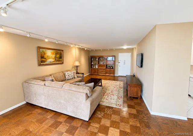 Photo 3 of House for sale at 27010 Grand Central Pkwy #10S, New York, NY 11005 | MLS# 1051590 | Listing updated on 2026-09-17