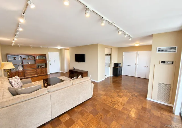 Photo 4 of House for sale at 27010 Grand Central Pkwy #10S, New York, NY 11005 | MLS# 1051590 | Listing updated on 2026-09-17
