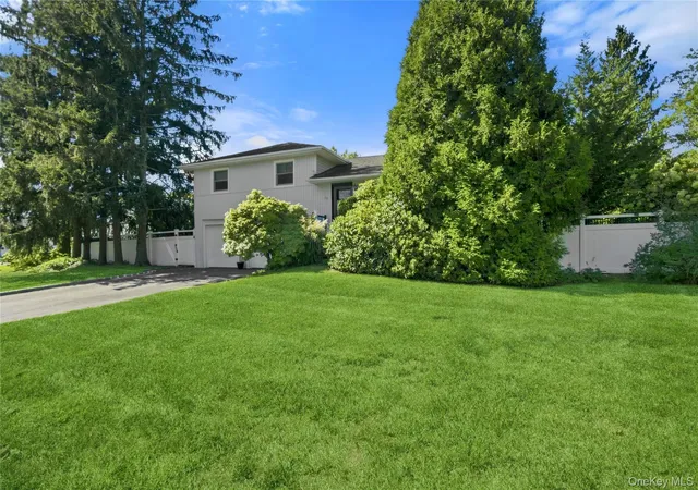 Photo 1 of Single family home for sale at 19 W Farms Ln, Huntington, NY 11725 | MLS# 1051592 | Listing updated on 2026-09-30