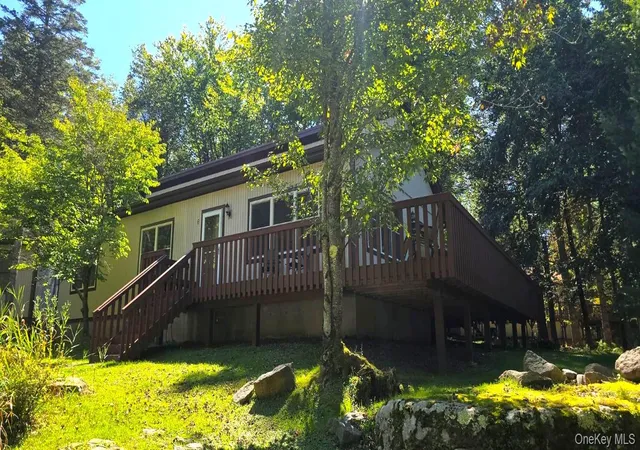 Photo 1 of Single family home for sale at 6 Bristol Ln, Thompson, NY 12701 | MLS# 1051598 | Listing updated on 2026-10-09