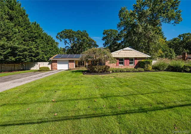 Photo 1 of Single family home for sale at 3 High Gate Dr, Brookhaven, NY 11733 | MLS# 1051613 | Listing updated on 2026-10-07