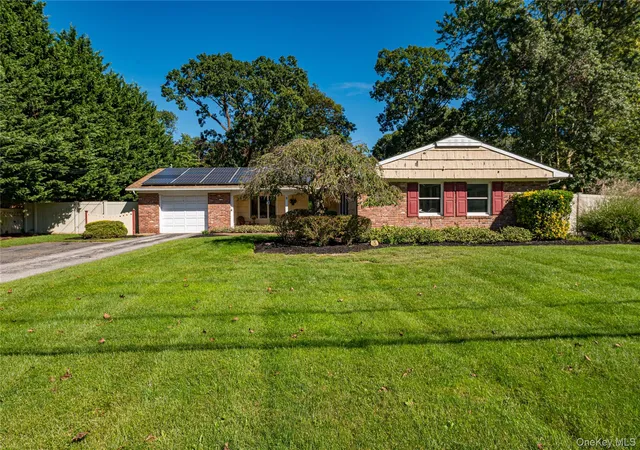 Photo 2 of Single family home for sale at 3 High Gate Dr, Brookhaven, NY 11733 | MLS# 1051613 | Listing updated on 2026-10-07
