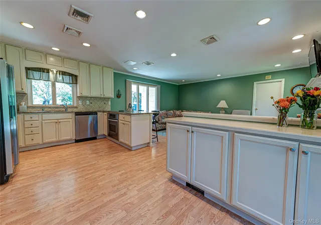 Photo 3 of Single family home for sale at 3 High Gate Dr, Brookhaven, NY 11733 | MLS# 1051613 | Listing updated on 2026-10-07
