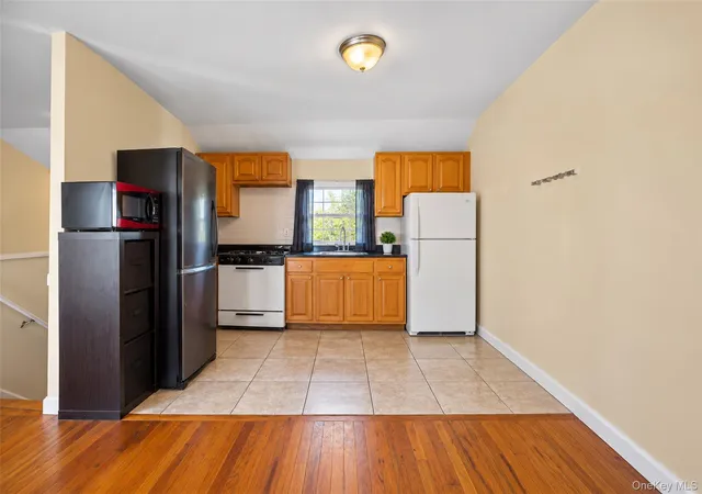 Photo 3 of House for sale at 577 Aztec Pl, New York, NY 11691 | MLS# 1051620 | Listing updated on 2026-09-17