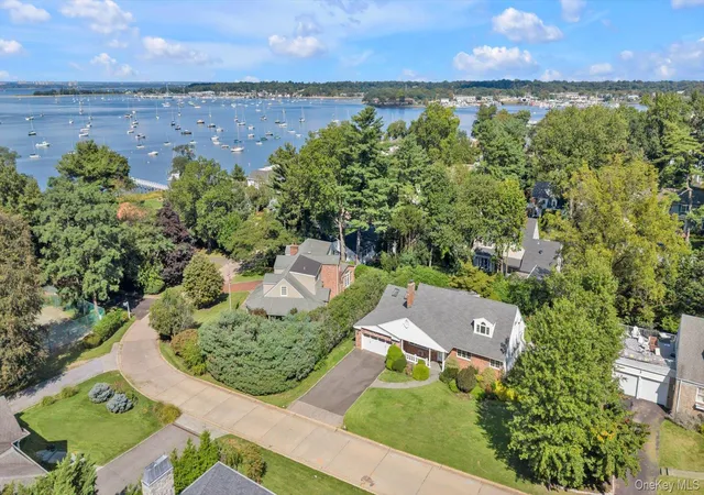 Photo 1 of Single family home for sale at 3 South Ct, North Hempstead, NY 11050 | MLS# 1051621 | Listing updated on 2026-09-17