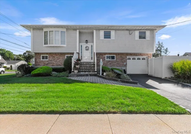 Photo 1 of Single family home for sale at 196 Von Huenfeld St, Oyster Bay, NY 11762 | MLS# 1051651 | Listing updated on 2026-10-06
