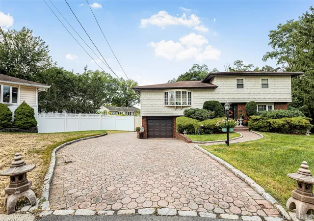 Photo 3 of Single family home for sale at 43 Nimitz Pl, Yonkers, NY 10710 | MLS# 1051677 | Listing updated on 2026-10-05