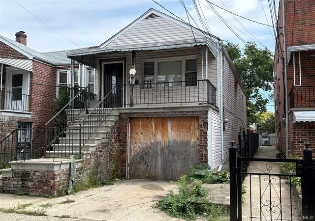 Photo 2 of Multi family home for sale at 2928 Fenton Ave, New York, NY 10469 | MLS# 1051679 | Listing updated on 2026-09-17