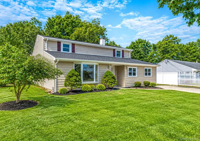 Photo 3 of Sale Pending at 118 Boyle Rd, Brookhaven, NY 11784 | MLS# 1051689 | Listing updated on 2026-10-06