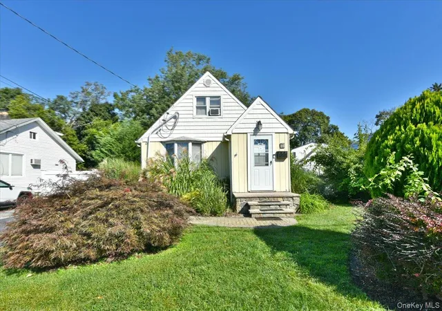 Photo 2 of Single family home for sale at 35 Montauk Dr, Islip, NY 11706 | MLS# 1051700 | Listing updated on 2026-10-01