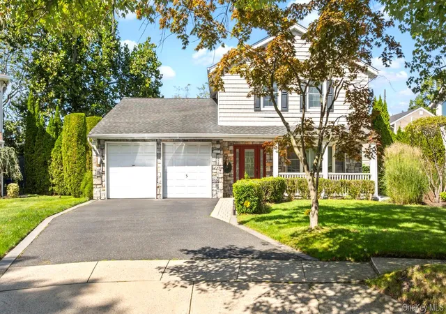 Photo 2 of Single family home for sale at 89 Brook Ct S, North Hempstead, NY 11040 | MLS# 1051732 | Listing updated on 2026-09-26