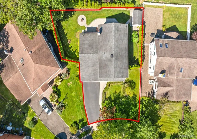 Photo 3 of Single family home for sale at 89 Brook Ct S, North Hempstead, NY 11040 | MLS# 1051732 | Listing updated on 2026-09-26