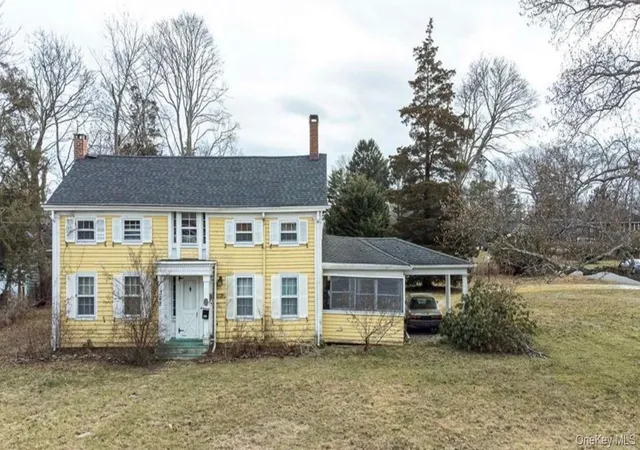 Single family home for sale at 362 Middle Rd, Islip, NY 11705 | MLS# 1051734