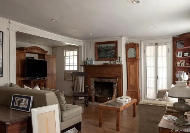 Photo 1 of Single family home for sale at 362 Middle Rd, Islip, NY 11705 | MLS# 1051734 | Listing updated on 2026-09-17