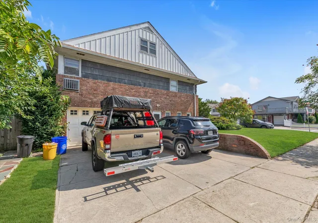 Photo 3 of Sale Pending at 305 E Olive St, Long Beach, NY 11561 | MLS# 1051735 | Listing updated on 2026-10-02