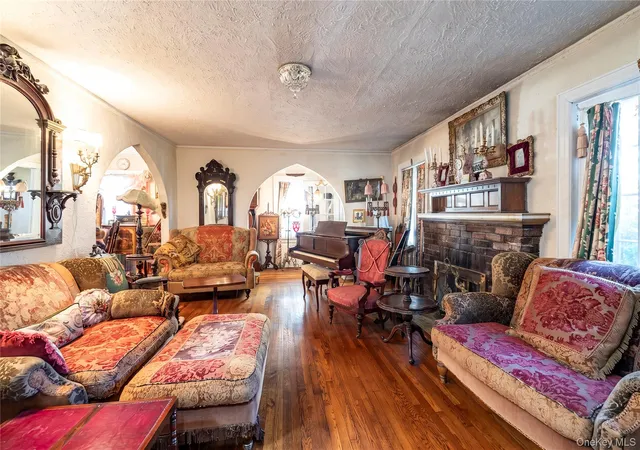 Photo 2 of Single family home for sale at 166 Southard Ave, Hempstead, NY 11570 | MLS# 1051736 | Listing updated on 2026-10-03