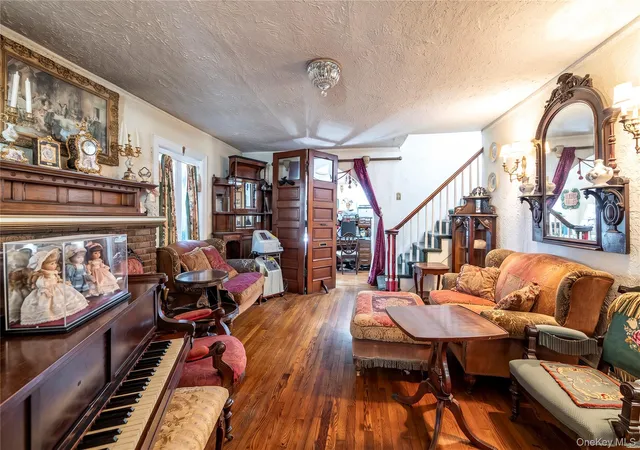 Photo 3 of Single family home for sale at 166 Southard Ave, Hempstead, NY 11570 | MLS# 1051736 | Listing updated on 2026-10-03