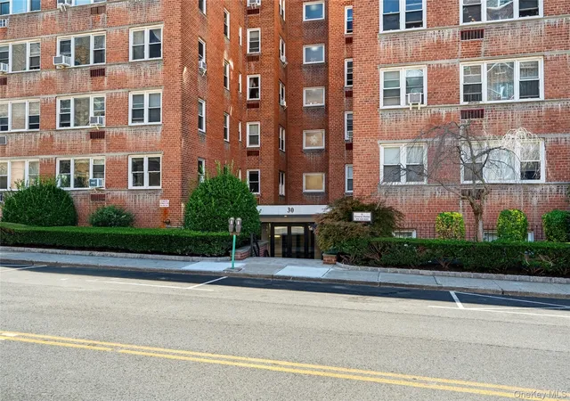 Photo 3 of Condo for sale at 30 E Hartsdale Ave #3L, Greenburgh, NY 10530 | MLS# 1051742 | Listing updated on 2026-09-24