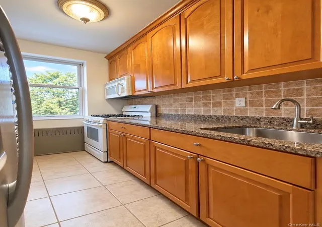 Photo 4 of House for sale at 6535 Broadway #6E, New York, NY 10471 | MLS# 1051756 | Listing updated on 2026-09-17