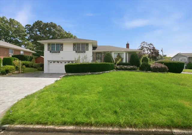 Photo 1 of Single family home for sale at 2 Goldfield St, Huntington, NY 11747 | MLS# 1051791 | Listing updated on 2026-10-07