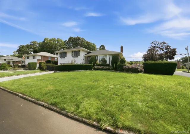 Photo 2 of Single family home for sale at 2 Goldfield St, Huntington, NY 11747 | MLS# 1051791 | Listing updated on 2026-10-07