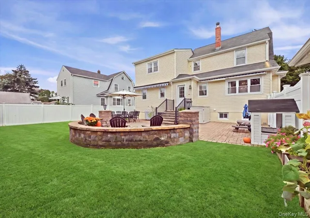 Photo 3 of Sale Pending at 2546 Hicks St, Hempstead, NY 11710 | MLS# 1051799 | Listing updated on 2026-10-09