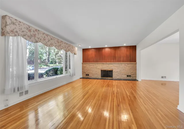 Photo 3 of Single family home for sale at 238 Clent Rd, North Hempstead, NY 11021 | MLS# 1051804 | Listing updated on 2026-09-17