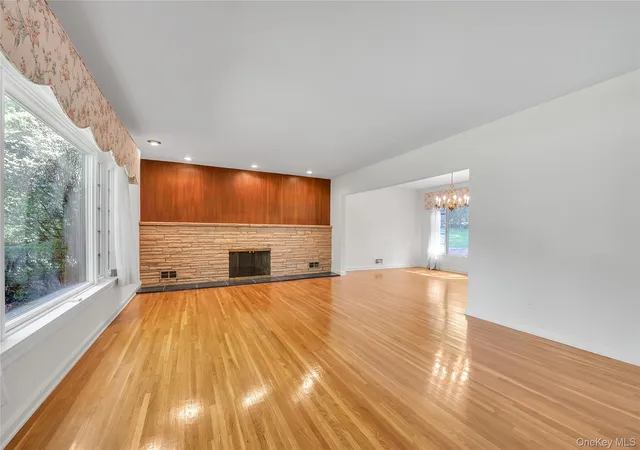 Photo 4 of Single family home for sale at 238 Clent Rd, North Hempstead, NY 11021 | MLS# 1051804 | Listing updated on 2026-09-17