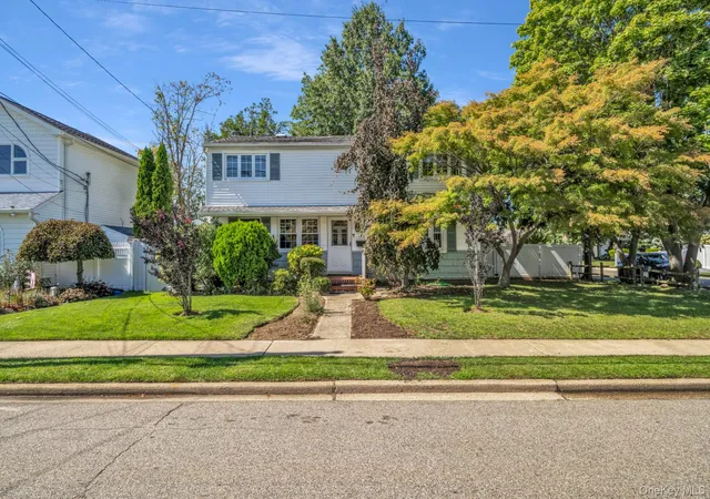 Single family home for sale at 170 Park Ln, Oyster Bay, NY 11758 | MLS# 1051817