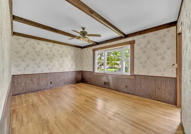 Photo 2 of Sale Pending at 170 Park Ln, Oyster Bay, NY 11758 | MLS# 1051817 | Listing updated on 2026-10-07